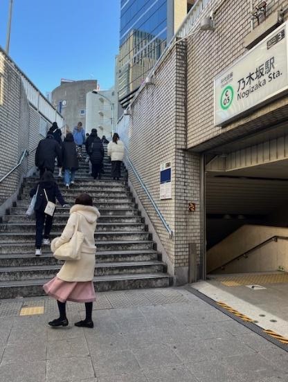 出口右階段